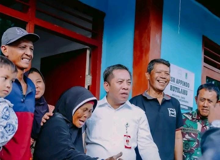 Bupati Aep Sambangi Rumah Pedagang Es Kelapa Penerima Rulahu