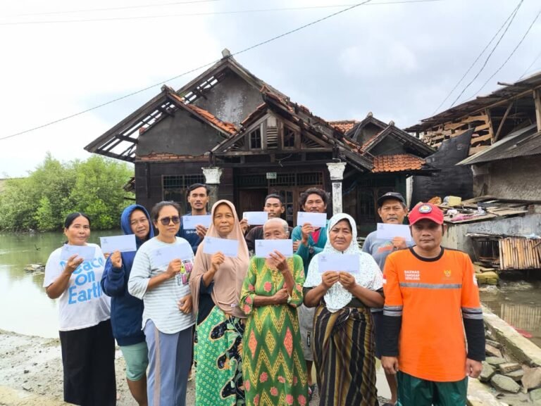 Baznas Bekasi Salurkan Bantuan untuk Korban Puting Beliung di Muaragembong