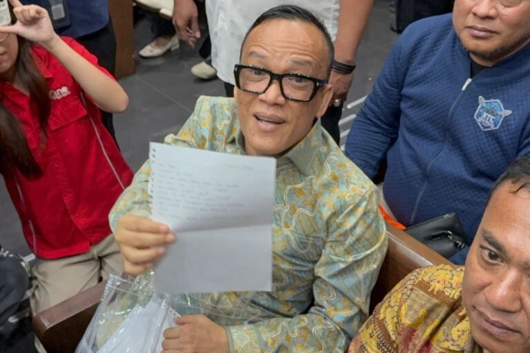 Hadapi Sidang Korupsi, Eks Wamenaker Noel Bawa Surat Rindu dari Anak