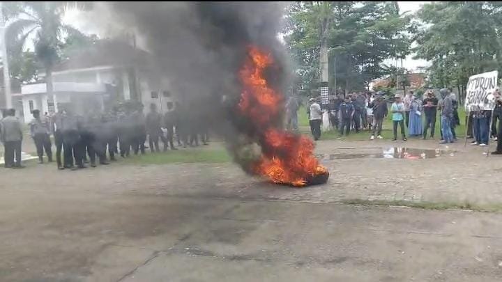 Gelombang Protes Warga Kemiri Menguat, PJS Kades Didesak Bertanggung Jawab atas Dugaan Dana Desa