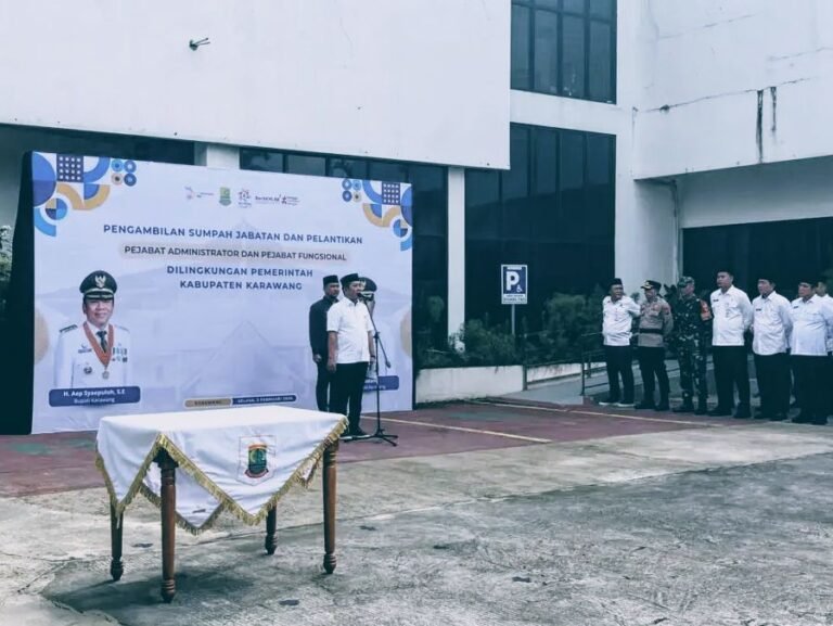 Bupati Karawang Lantik 13 ini ASN, Tegaskan Kinerja Kolektif dan Penyegaran Birokrasi