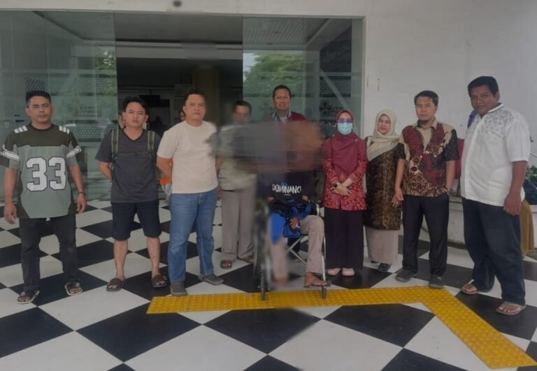 Diduga ODGJ, Pria di Kotabaru Karawang Mengamuk dan Bacok Tiga Warga