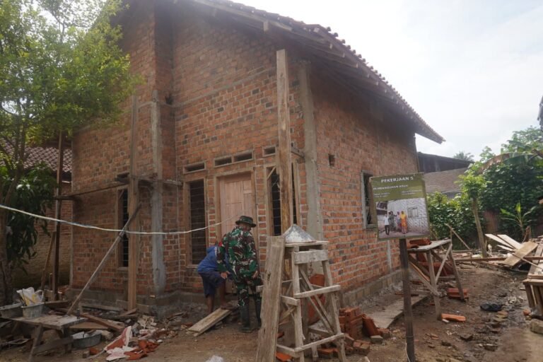 TMMD ke-127 Kodim 0421/Lampung Selatan Bangun RTLH dan Infrastruktur Warga