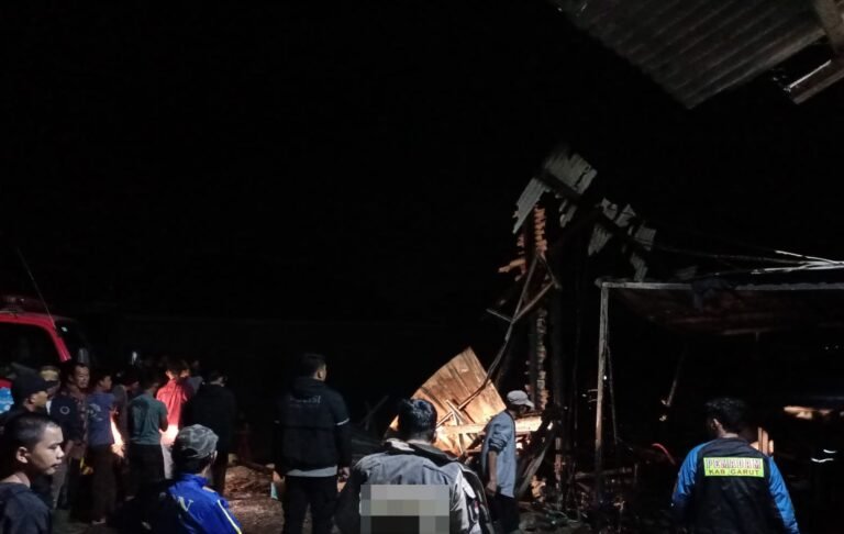 Kandang Ayam di Cisurupan Hangus Terbakar, Kerugian Capai Rp. 500 Juta