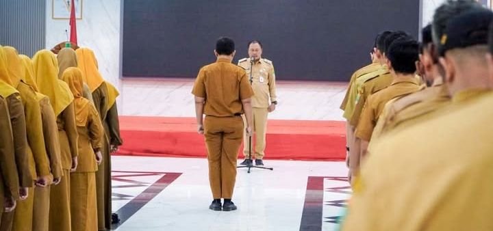Apel Pagi Tetap Digelar, ASN Karawang Tunjukkan Disiplin di Tengah Hujan
