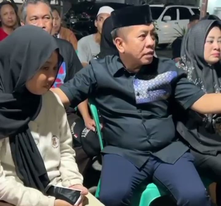 Bupati Aep Takziah ke Rumah Korban Laka Maut Bendasari, Pastikan Masa Depan Anak-anak Terjamin