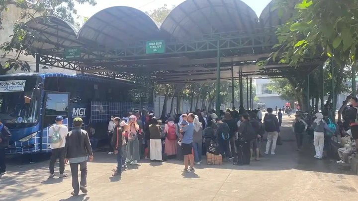 Puncak Arus Balik, Tiket Bus ke Solo, Semarang, dan Malang di Terminal Leuwipanjang Bandung Ludes