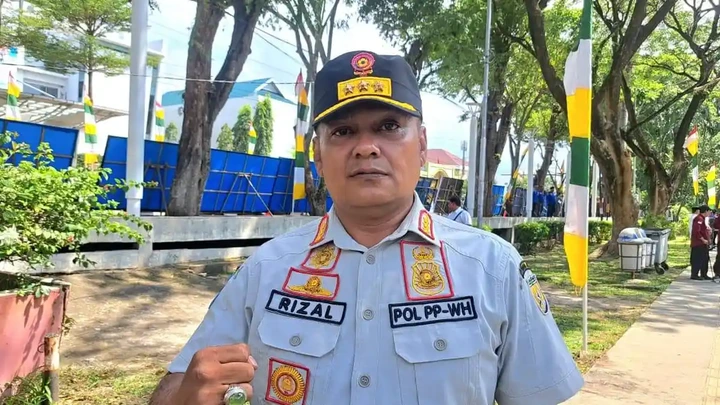 Satpol PP Sita Barang PKL Berjualan di Kawasan Terlarang