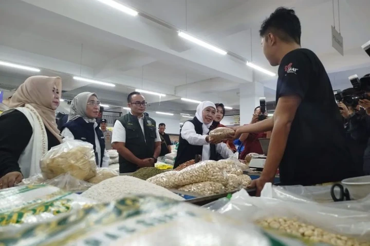 Khofifah cek harga bahan pokok di Pasar Ponorogo