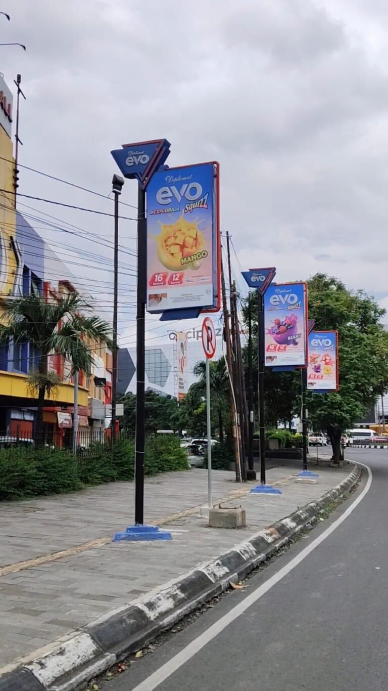 Reklame di Jalur Disabilitas Pedistrian Disorot, Pemkab Karawang Diminta Tegas