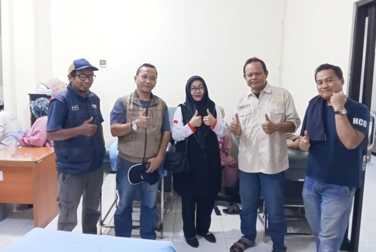 Stok Darah Berkuang Saat Ramadhan, AMKI Karawang Gelar Aksi Donor Darah di PMI