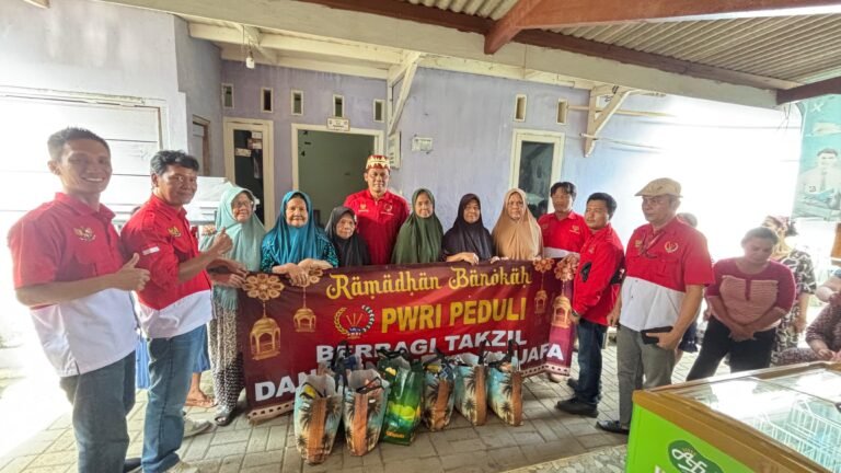 PWRI LAMPUNG PEDULI BERBAGI TAKJIL di Jalan Jendral Sudirman jalan Gatot Subroto