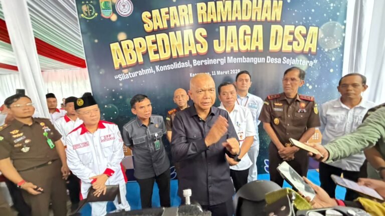 JAM-Intel Kunjungi Karawang, Serahkan Bantuan untuk SLB dan Tinjau Pasar Murah