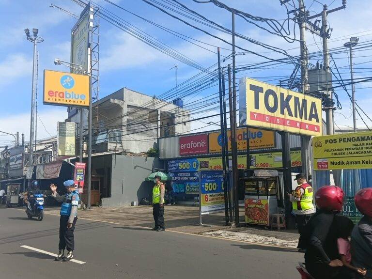 Pasca Libur Idul Fitri 1447 Hijriyah Polsek Jalan Cagak Laksanakan Giat Pengaturan Lalulintas Di Simpang Tokma Jalan Cagak.