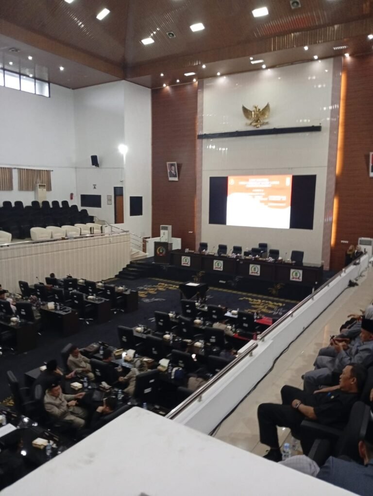 DPRD Karawang Gelar Rapat Paripurna, Bahas Pansus Raperda dan LKPJ Bupati 2025