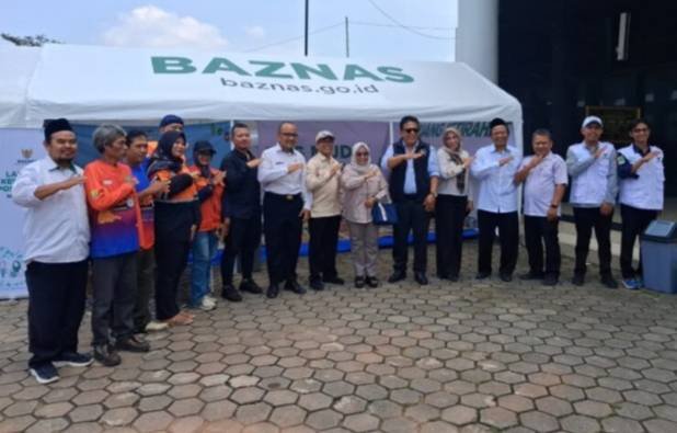 Baznas Karawang Kolaborasi dengan Rescue Karang Taruna Layani Pemudik di Lingkar Tanjungpura