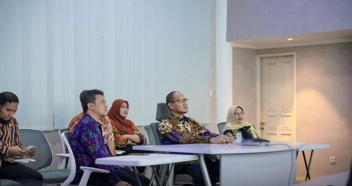 Sekda Karawang Ikuti Pengukuhan UPT BPOM Secara Daring, Perkuat Pengawasan Obat dan Makanan