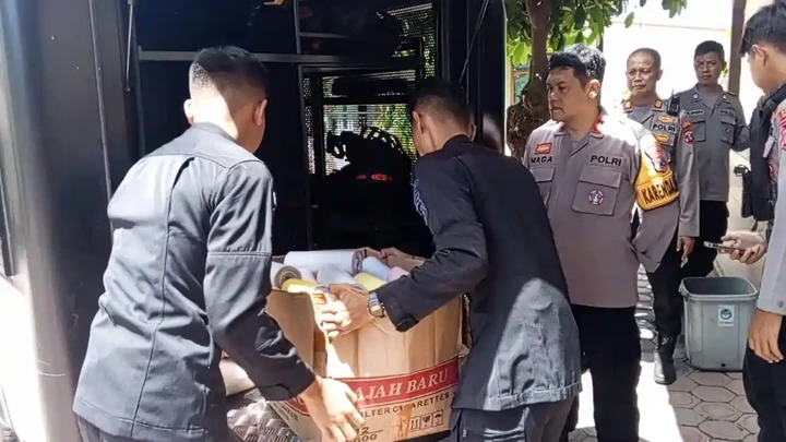 Ratusan Petasan Dan Mesiu Disita Usai Salat Id di Tulungagung, Gegana Turun Tangan