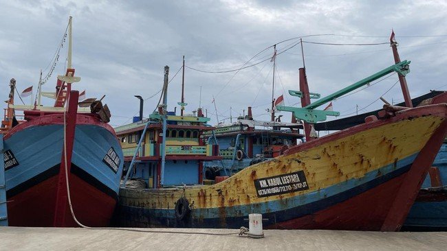 Kapal Nelayan Padati Sungai Silungonggo Pati Jelang Tradisi Sedekah Laut
