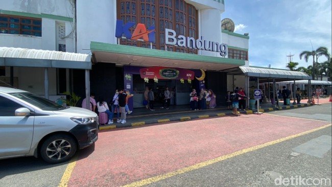 Kereta Api Jadi Solusi Kemacetan Pemudik Lokal Bandung Raya