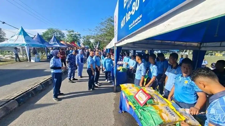 Kebutuhan Pokok Dijual Murah, Warga Terbantu Ada Bazar di Lingkungan RS TNI AU Sjamsudin Noor banjarmasin.tribunnews.com