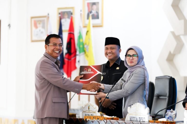 Bupati Pesawaran Sampaikan LKPJ Tahun Anggaran 2025 dalam Rapat Paripurna DPRD