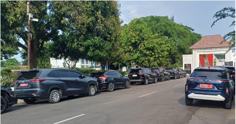 Hemat BBM, Bupati Karawang Instruksikan ASN Kurangi Penggunaan Mobil Dinas