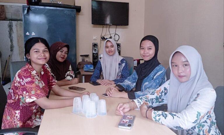 Siswa SMKN 2 Karawang Jalani Hari Pertama PKL di PT Teras Pasundan Mediatama