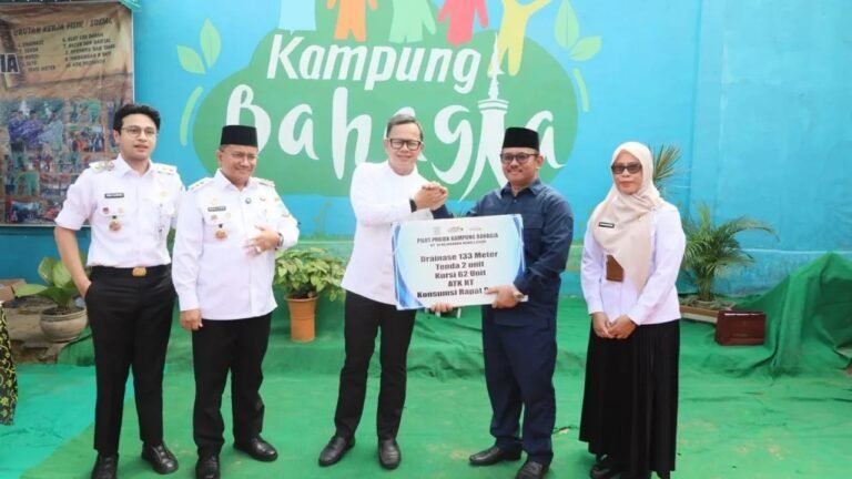 Wamendagri Bima Tinjau Kampung Bahagia di Jambi, Tekankan Peran RT sebagai Ujung Tombak Program Pemerintah