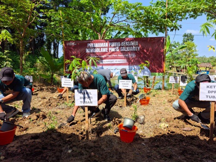 Gelar Festival Alam Lestari, RPS Tanam Pohon dan Tebar Puluhan Ribu Benih Ikan di Tuban