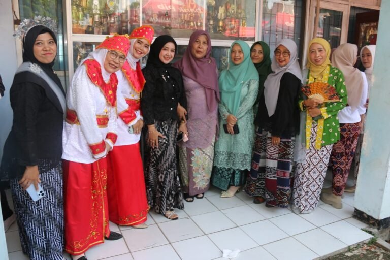 SMKN 2 Karawang Peringati Hari Kartini 2026, Kepala Sekolah Ajak Siswi Raih Prestasi