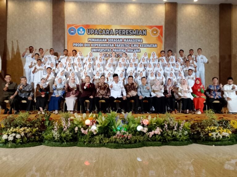 64 mahasiswa Program Studi D3 Keperawatan Tahun Akademik 2025–2026 di Hotel Aidea Grande