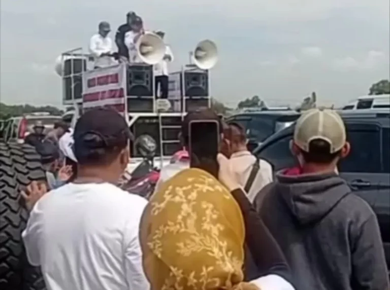 Ribuan Kades di Jabar Demo di Karawang, Protes Sikap Perusahaan