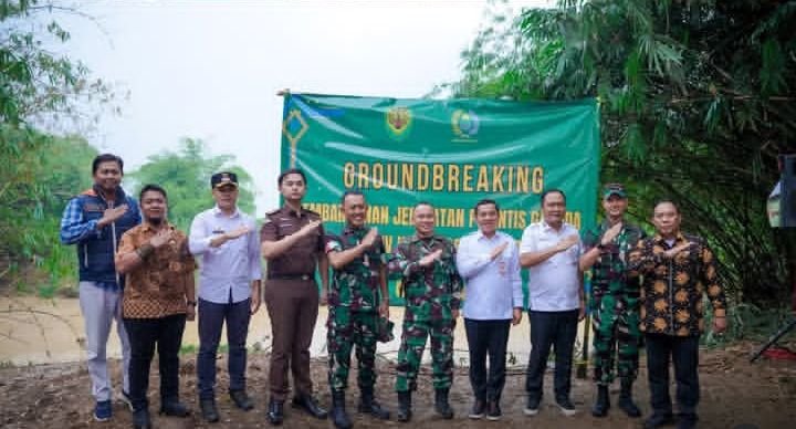 Peletakan Batu Pertama Jembatan Perintis Garuda, TNI dan Pemkab Karawang Perkuat Konektivitas Desa