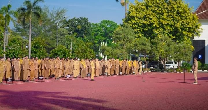 Wakil Bupati Karawang Tekankan Disiplin dan Efisiensi ASN Saat Apel Pagi