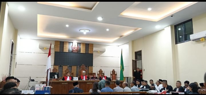 Dalam Persidangan SPAM Pesawaran Zainal Fikri, mengungkapkan bahwa dirinya dimintai uang sebesar Rp100 juta oleh mantan Kepala Dinas Perkim, Firman Rusli.