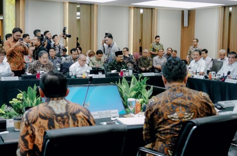 Gus Ipul Dorong Perluasan Penerima Bansos Untuk Jaga Pertumbuhan Ekonomi