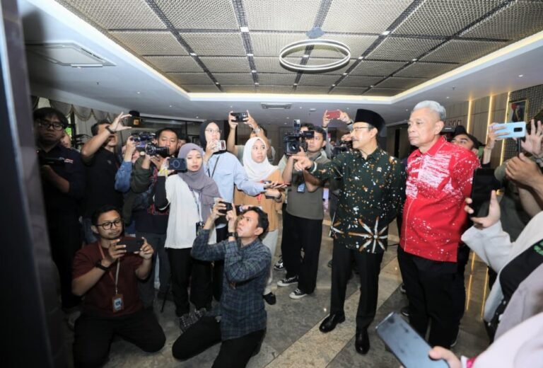 Wakil Menteri Sosial Gus Ipul Tegaskan Isu Mark Up Harga Sepatu Sekolah Rakyat Hoax Gambar Konten