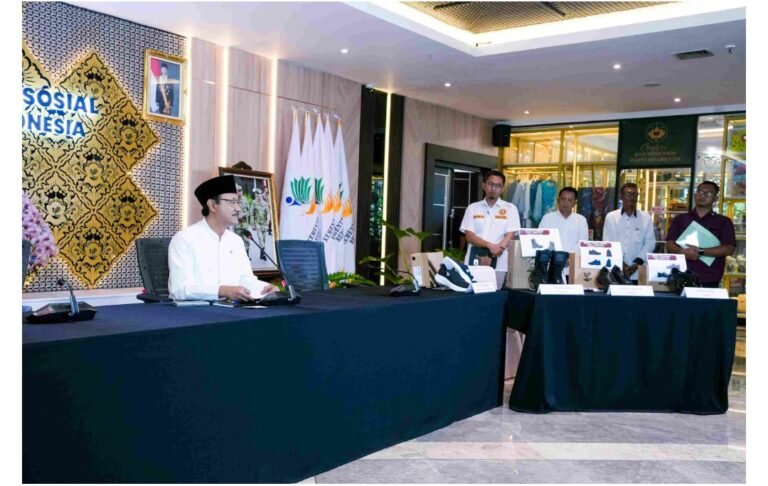 Mensos Gus Ipul Nonaktifkan Dua Pejabat Pengadaan