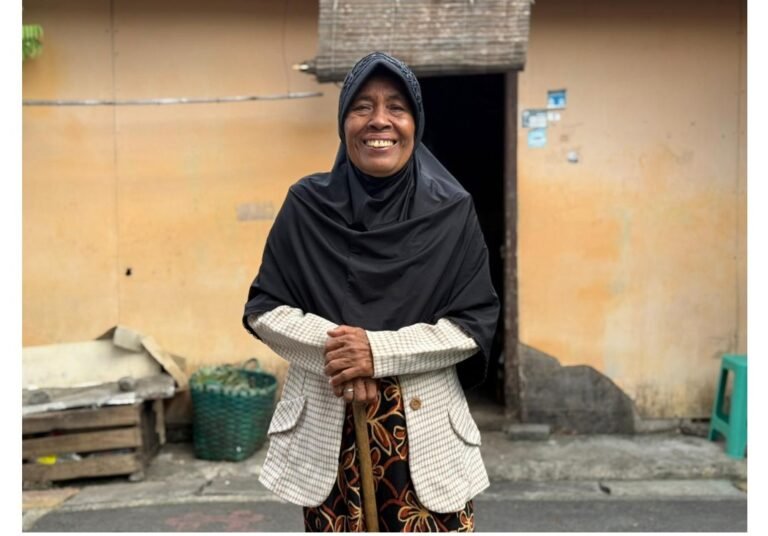 Kisah Mak Painah, Lansia Tangguh dengan Semangat Hidup yang Terus Menyala