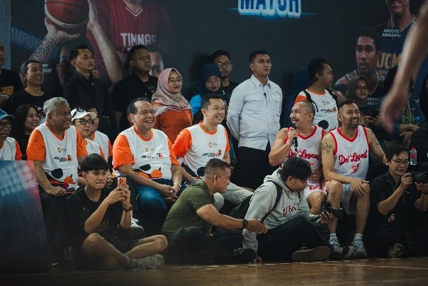 Meriahkan Jogja Run D-City 2026, Wamenpora Tonton Laga Basket De Legend vs UGM Star dan Penampilan Ndarboy Genk