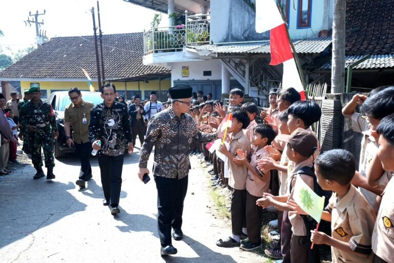 Garut Bergerak Jemput Anak Kembali Sekolah, Orang Tua Asuh Jadi Harapan Baru