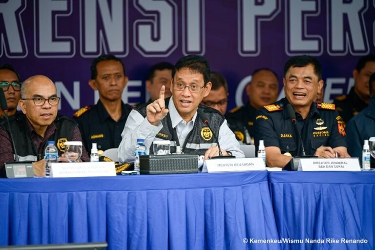 Menkeu Purbaya: Pemerintah Perkuat Penindakan Impor Pakaian Bekas Ilegal