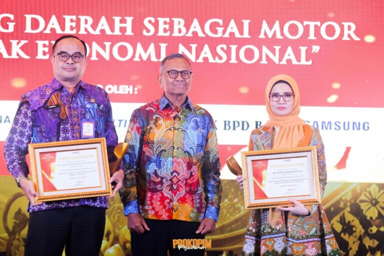 Bupati Nanda Indira Terima Penghargaan Disway Top Regional Leader Awards 2026