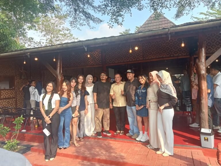 RM Dewasena Resmi Beroperasi, Destinasi Kuliner Baru dengan Nuansa Khas Sunda di Karawang