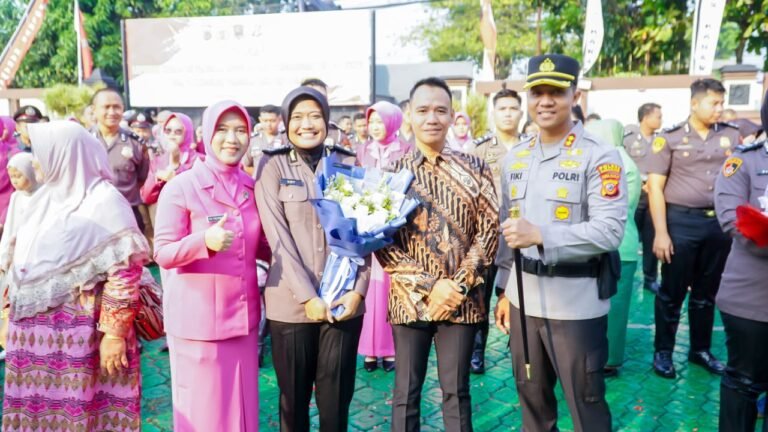 Puluhan Personel Polres Karawang Resmi Naik Pangkat, Ini Pesan Kapolres AKBP Fiki N. Ardiansyah