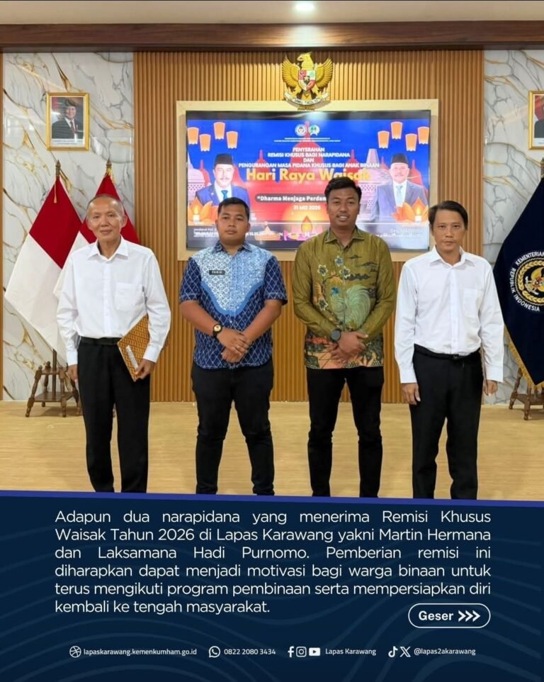 Waisak Jadi Momentum Perubahan, Dua Narapidana Lapas Karawang Terima Remisi
