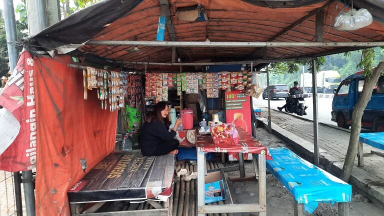 Warung Kopi Fitriani di Tanjungmekar Karawang Dibobol Maling, Peralatan Usaha Raib