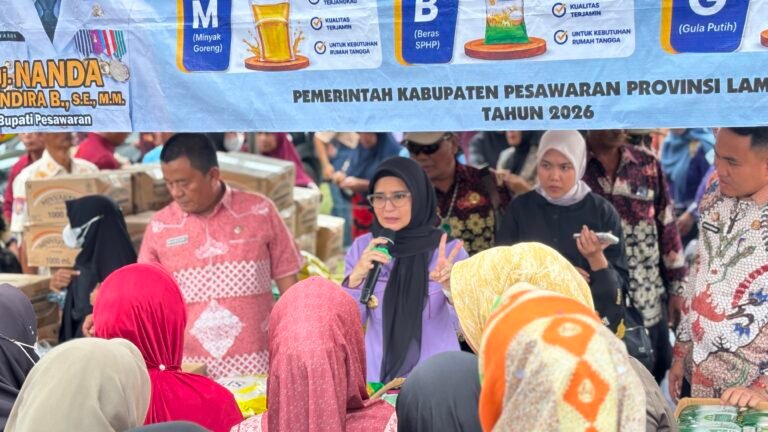 Manjau Jama Warga di Tegineneng, Pemkab Pesawaran Hadirkan Pasar Murah dan Beragam Layanan Terpadu