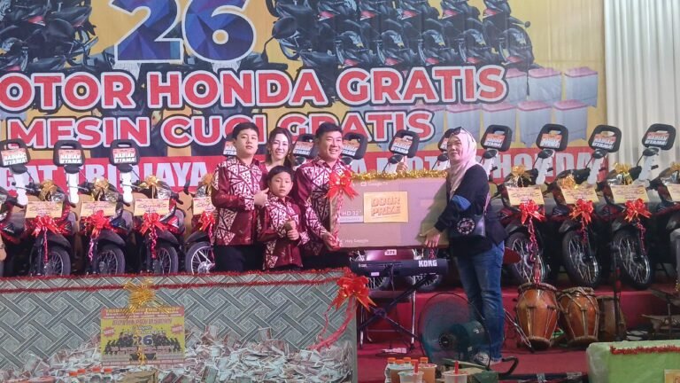 Sule Meriahkan Gebyar Hadiah Akbar Tridjaya Motor Group Subang Hari
